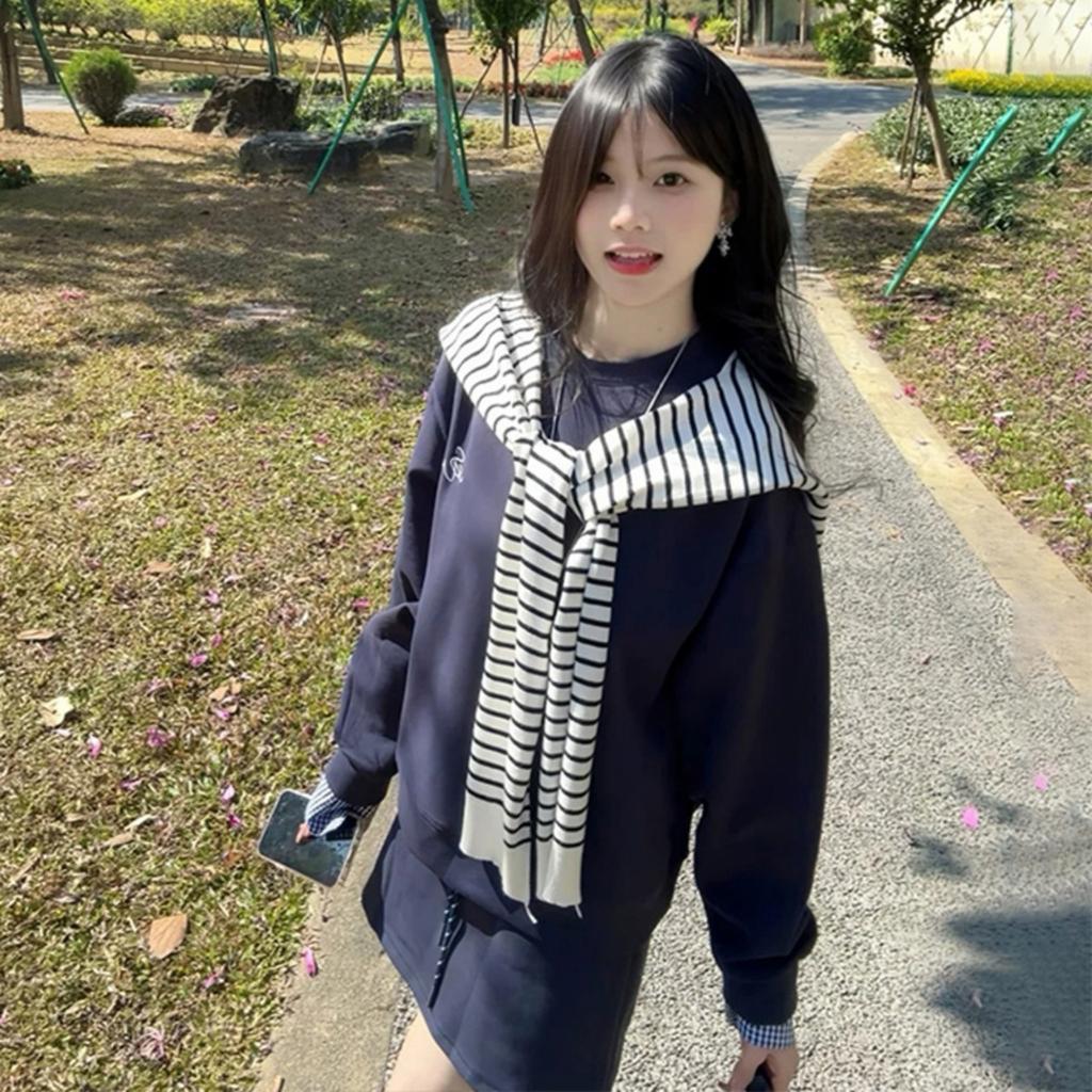 Striped Shawl with Women's New Autumn Versatile Black and White Small Vest, Air-conditioned Room Windproof Scarf, Advanced Sense