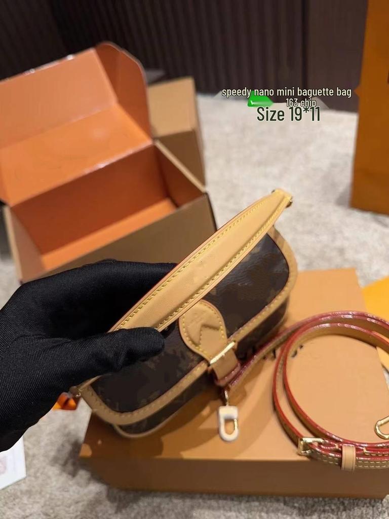 Guangzhou Hochwertige Nano Diane Mini Baguette Klassische Monogramm Schulter- und Crossbody-Tasche