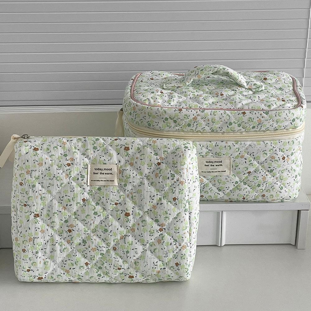 Luxury Women Large Capacity Cosmetic Bag Travel Organizer Make Up Storage Pouch For Lipstick Ladies Vintage Flower Quilting Bag