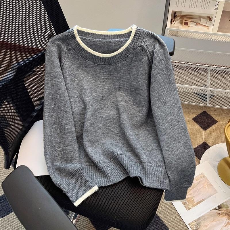 A New Loose Off-the-shoulder Knitted Sweater for Autumn and Winter, Paired with A Short Base Layer and A Round-neck Sweater for Women