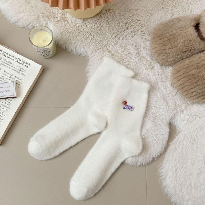 

Cute Pure White Black Ear-trimmed Mink Fleece Australian Fleece Dachshund Embroidered Cartoon Thick Warm Sleeping Postpartum Mid-calf Socks 1 pair