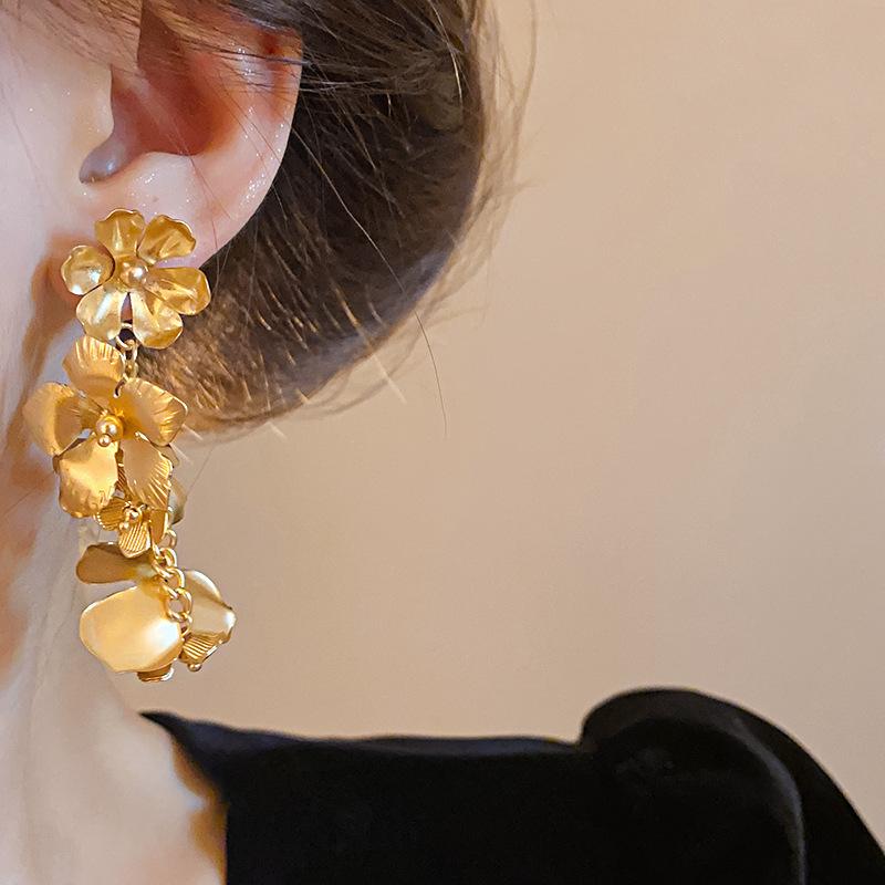 Silver Needle with Diamonds Flower Stripes Pearl Stud Earrings Medieval Vintage Retro Earrings Light Luxury Niche Earrings