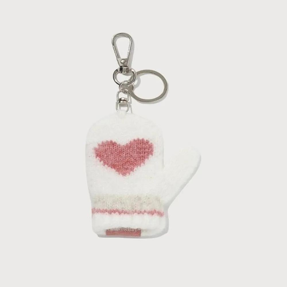 

Clover Heart Glove Knit Keyring B1 CO2504TC85 IV RD Model Name: 2.CO2504TC85 RD/Size: F