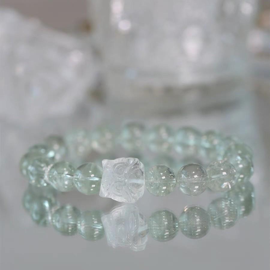 2025 Sommer Imitation Grüner Kristall Armband mit Weißem Löwen Design