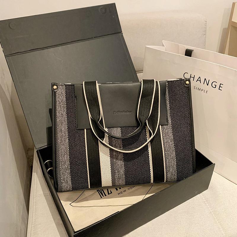 Commuter large-capacity canvas bag summer new casual simple messenger bag shoulder portable tote bag