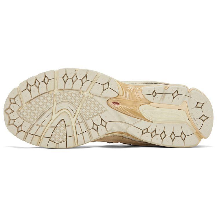 New Balance 2002R Protection Pack - Sandstone Unisex Sneakers Cream Turtledove Gold-Metallic M2002RDQ
