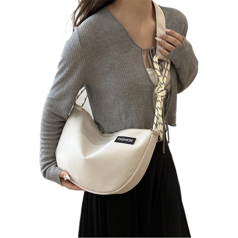 Neue geflochtener Riemen Trendige virale Umhängetasche Mode Schulter Knödeltasche