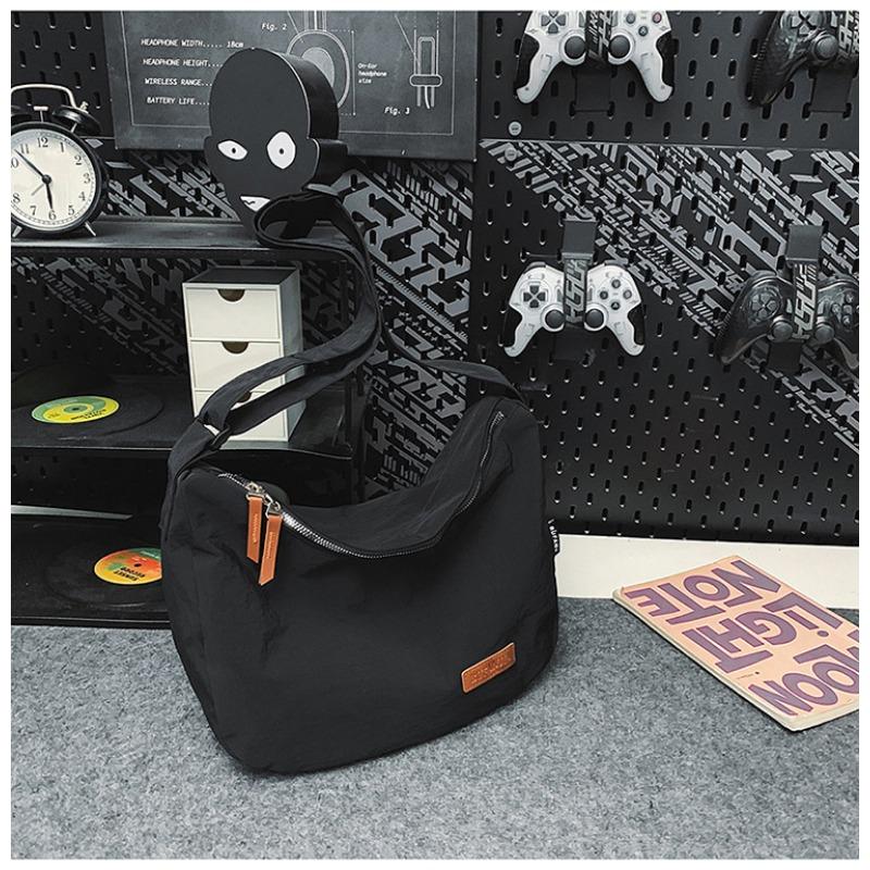 

Nylon cloth bag women s large-capacity new summer shoulder messenger bag versatile high-end dumpling bag