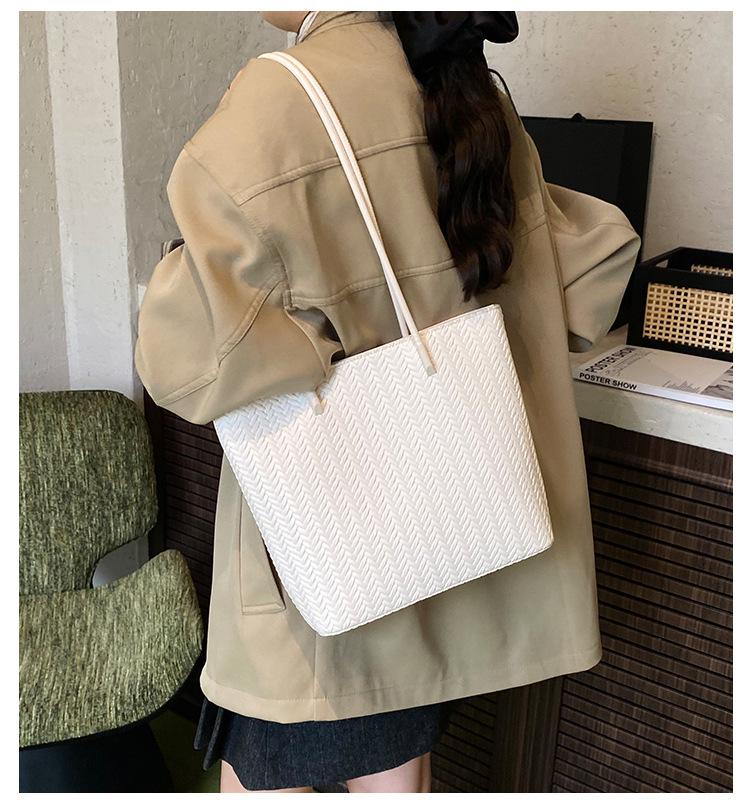Large-capacity Bag Women's Summer Versatile 2025 New Casual Simple Shoulder Bag Texture Commuter Tote Bag