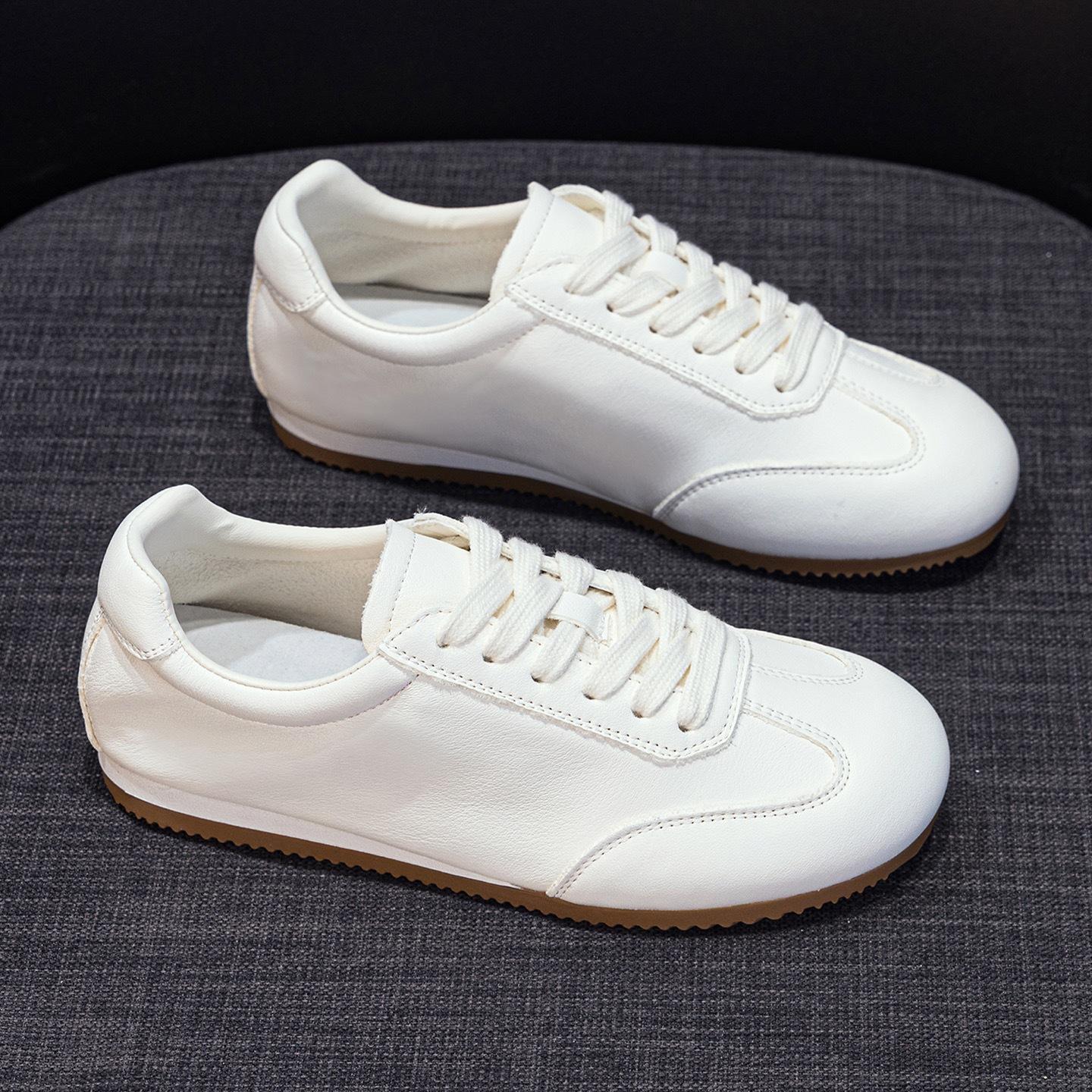 

Первый слой коровьей кожи маленькие белые туфли женские весенне-осенние новые дышащие на плоской подошве повседневные студенческие спортивные туфли 35