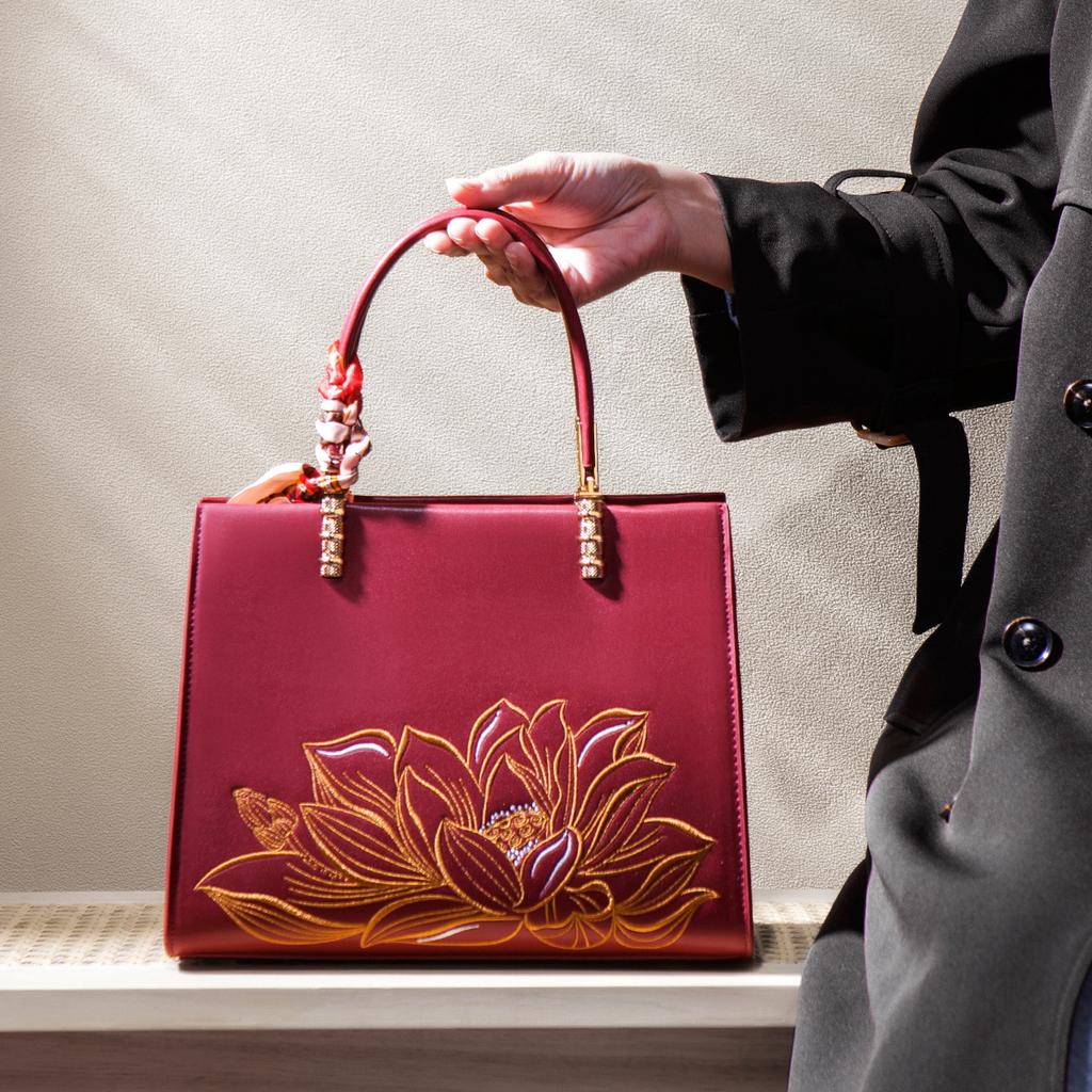 New Chinese-style embroidered red bag, bridal wedding bag, high-end crossbody handbag for middle-aged women and mothers