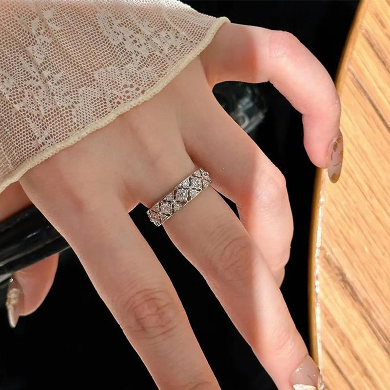 

Glossy texture inlaid with full diamonds lace rhombus grid sparkling rings for women light luxury beautiful ring jewelry gift resizable