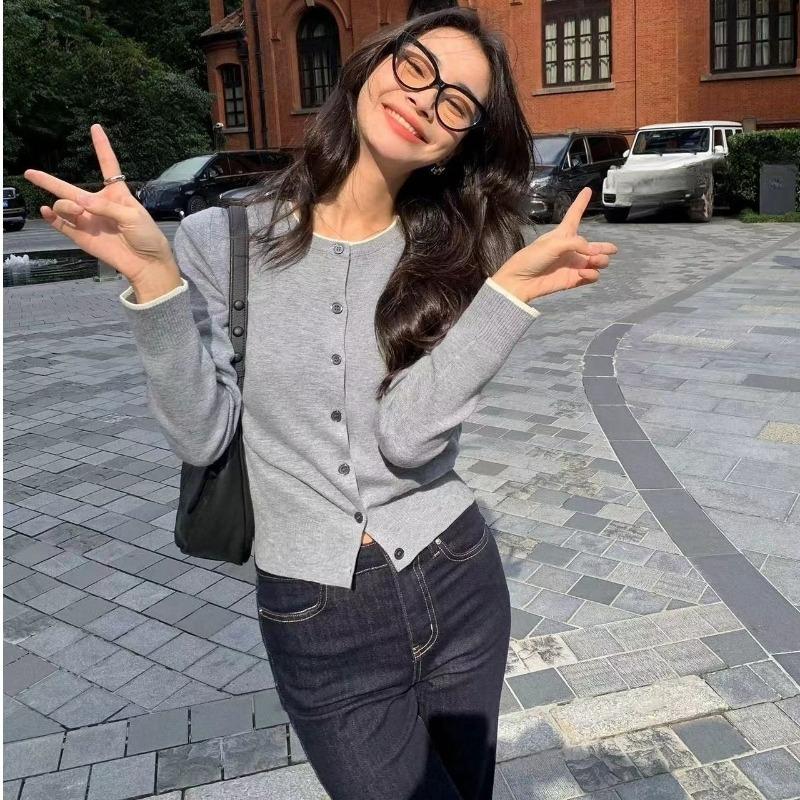 A New Knitted Cardigan for Women's Early Spring and Autumn, A Soft and Laid-back Style Top with A Round Neck and A High-end Look