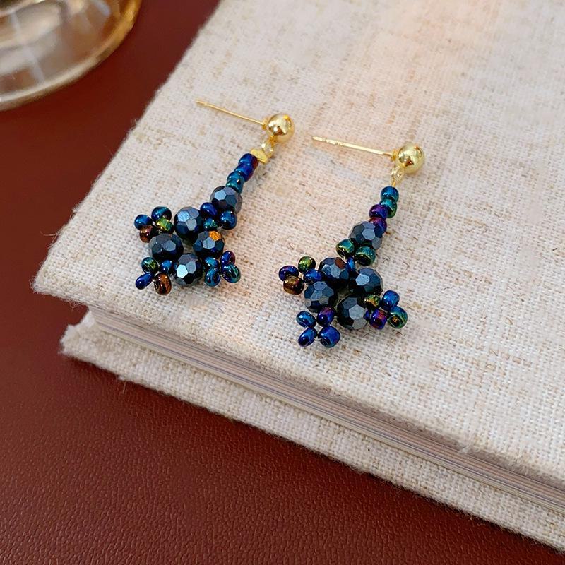 

Комплект украшений «Цветок из серебряной иглы с бриллиантами»: Серьги из бисера, колье-чокер и браслет — модный и универсальный дизайн высокого класса