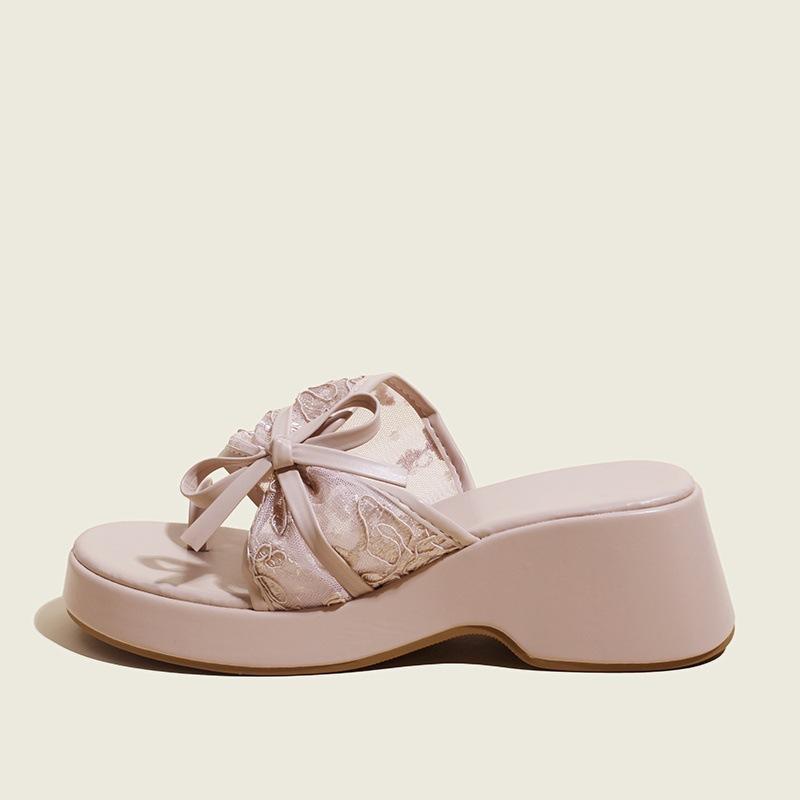 

Красивая версия~ Французские крутые тапочки женские лето 2025 новая уличная обувь с юбкой на толстой подошве-маффин универсальные шлепанцы на одной перемычке 35