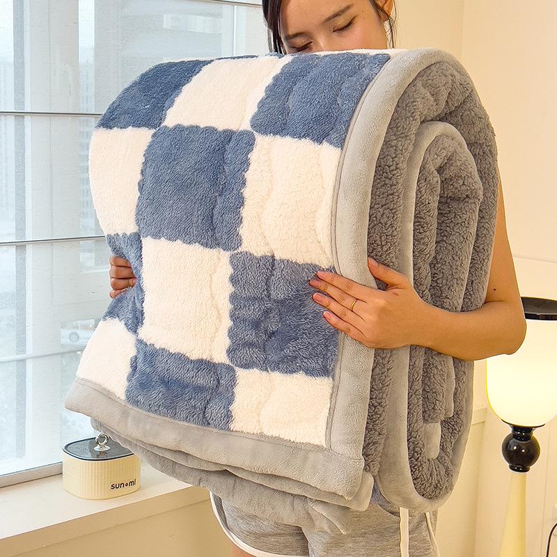 Checkerboard Double-Sided Fleece Blanket for Car, Sofa, Camping – Autumn/Winter Thickened
