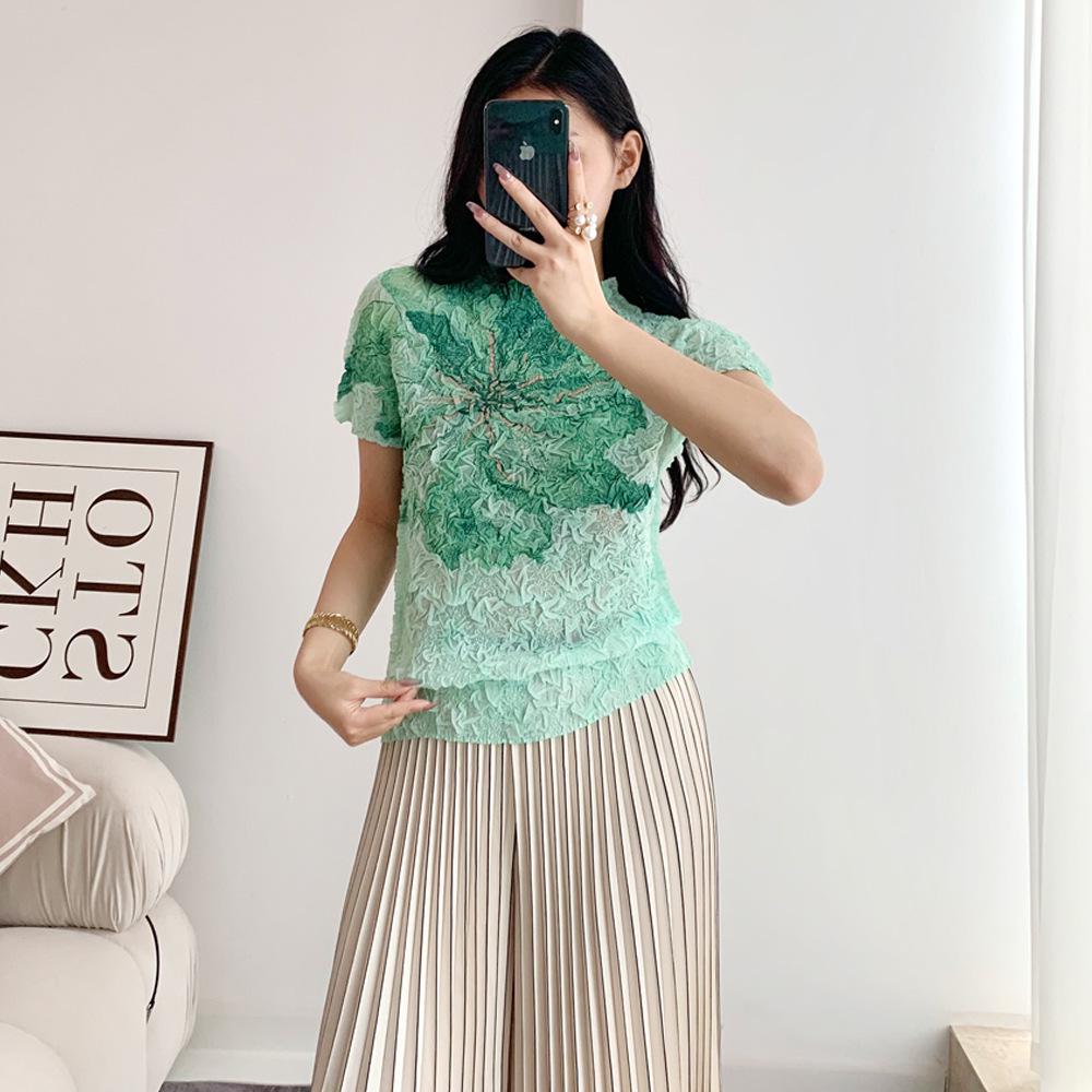 Schickes Batik-Plissee-T-Shirt: Vielseitiges, stilvolles Kurzarm-Top für Damen