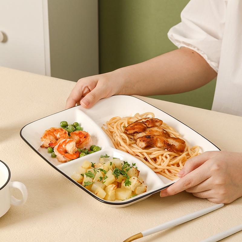Keramikteller mit Unterteilungen für Kinderportionskontrolle zum Frühstück