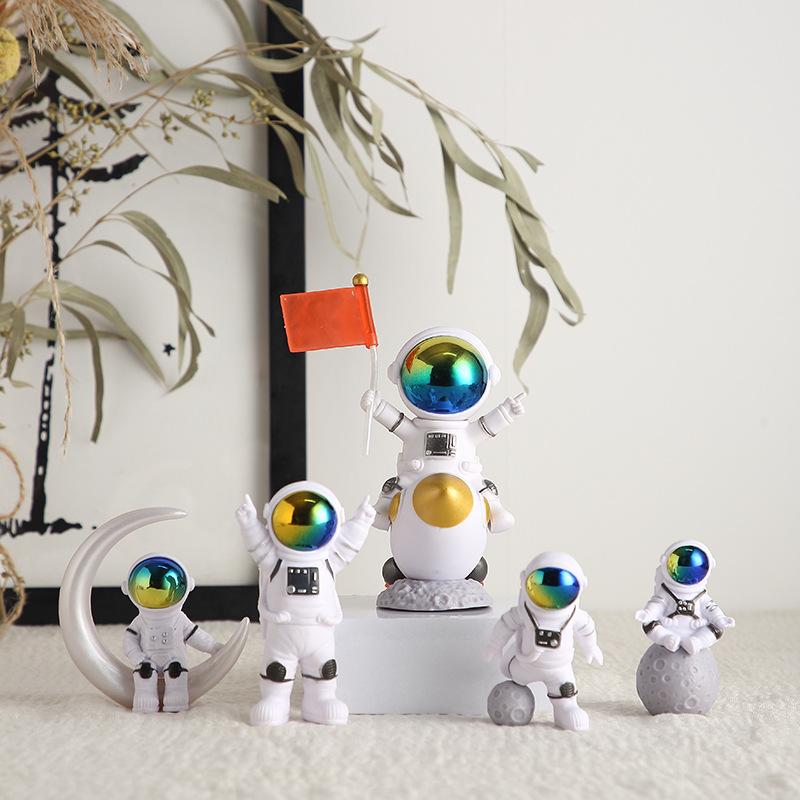 Small Resin Astronaut Figurine - Perfect for Home Decor, Valentine's, or Birthday Gift