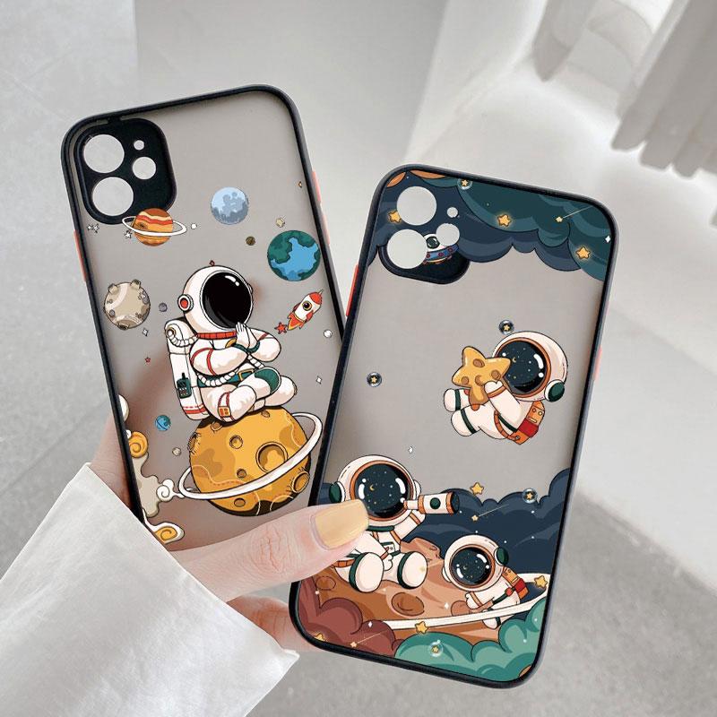 Cartoon Outer Space Astronaut Planet Phone Cases For iPhone 16 11 12 14 13 Pro Max 15 Plus 7 8 Plus SE2 X XR XS Shockproof Cover