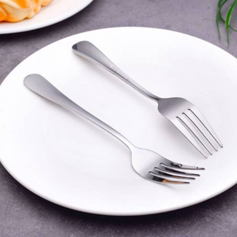Elegante Stahl-Steakgabel-Löffel mit abgerundeten und spitzen Köpfen für Gourmet-Mahlzeiten