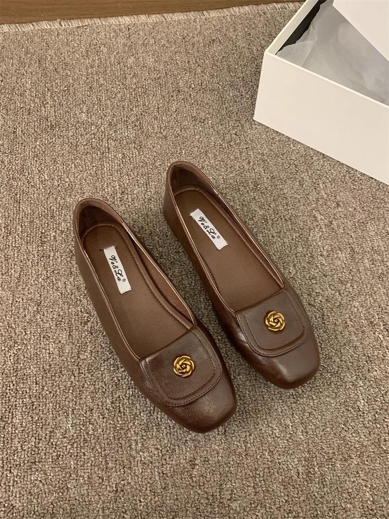 French women's shoes design sense niche flat shoes ladyshoes one pedal retro shoes spring and summer Xiaoxiangfeng red single shoes