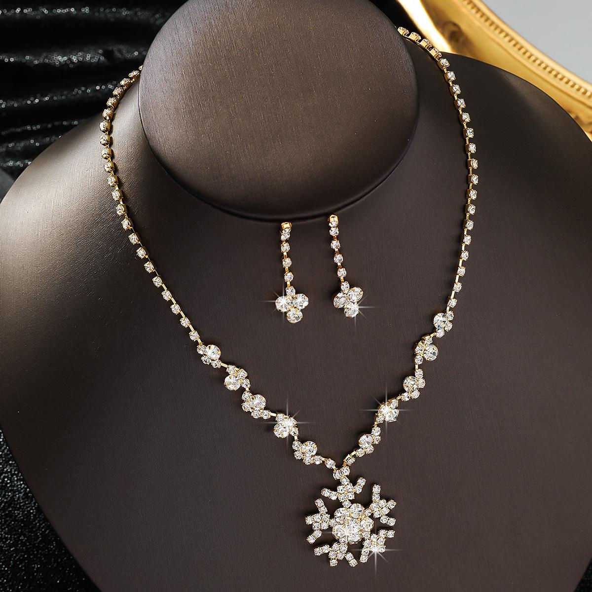 

Explosive Necklace Women S Niche High-End Earrings, The Same Snowflake Full Diamond Necklace Set