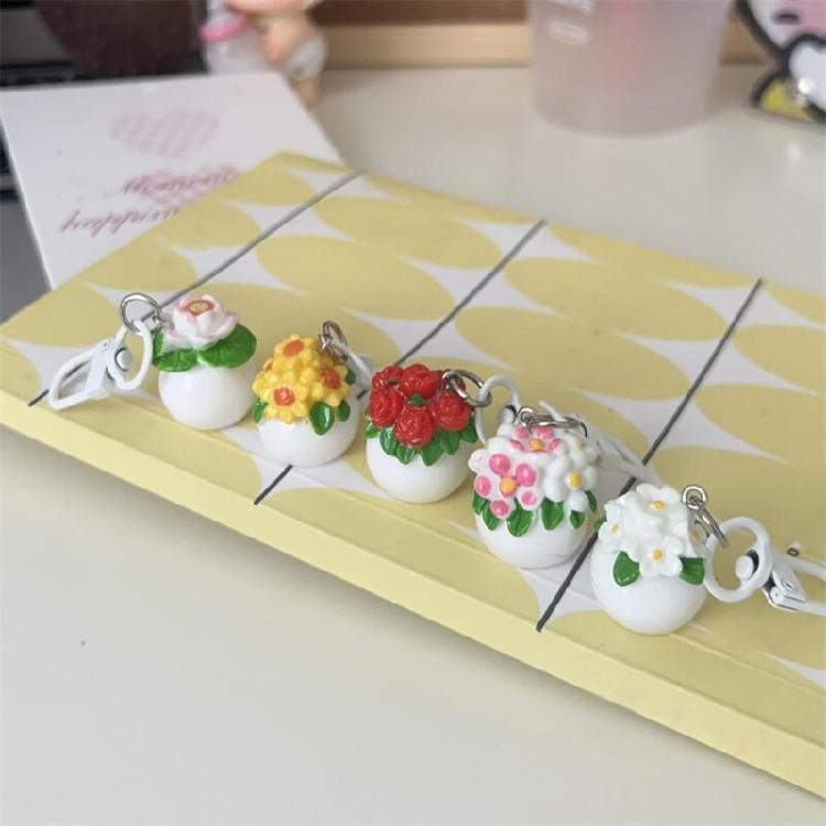 Artistic Resin Keychain With Realistic Miniature Plant Design Multifunctional Decoration For Backpacks Keys Or Gift Boxes