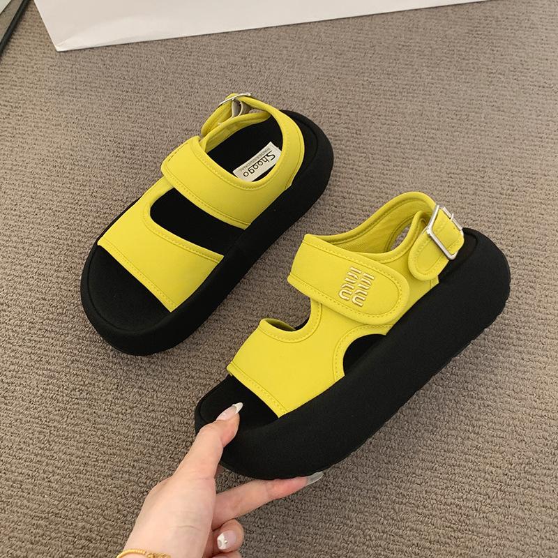 

Лето 2025 новые сандалии на липучках на толстой подошве маффин на одной платформе женская обувь увеличивающая рост повседневная пляжная обувь 40 жёлтый