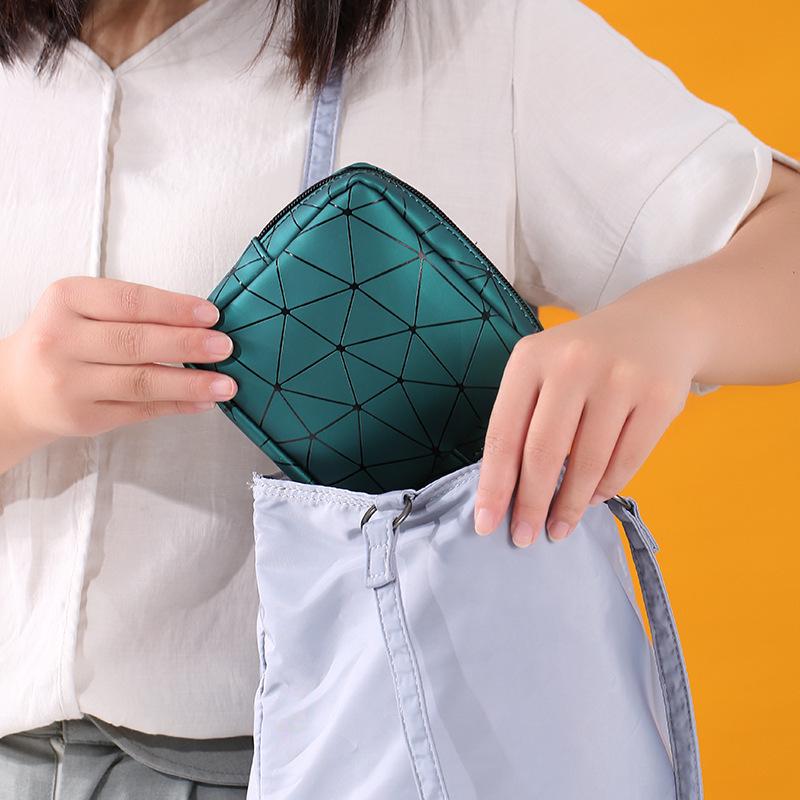 Elegancka Torba PU na Podpaski Higieniczne i Kosmetyki - Kompaktowe Przechowywanie Podpasek Okresowych, Szminki i Monet.