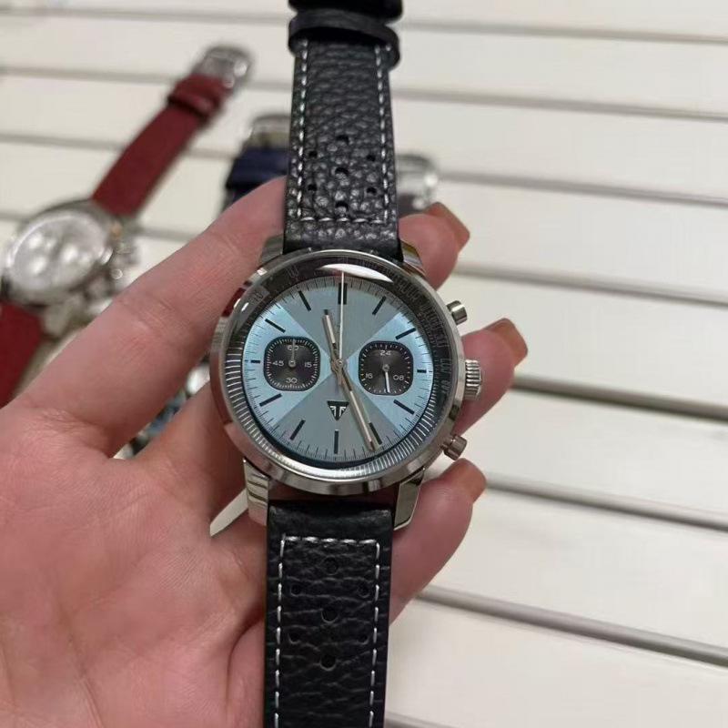 Cronografo da uomo CROSS CENTURY: VK63 Quarzo con Design Luminoso a Cinque Lancette, Acciaio Inossidabile e Cinturino in Pelle.