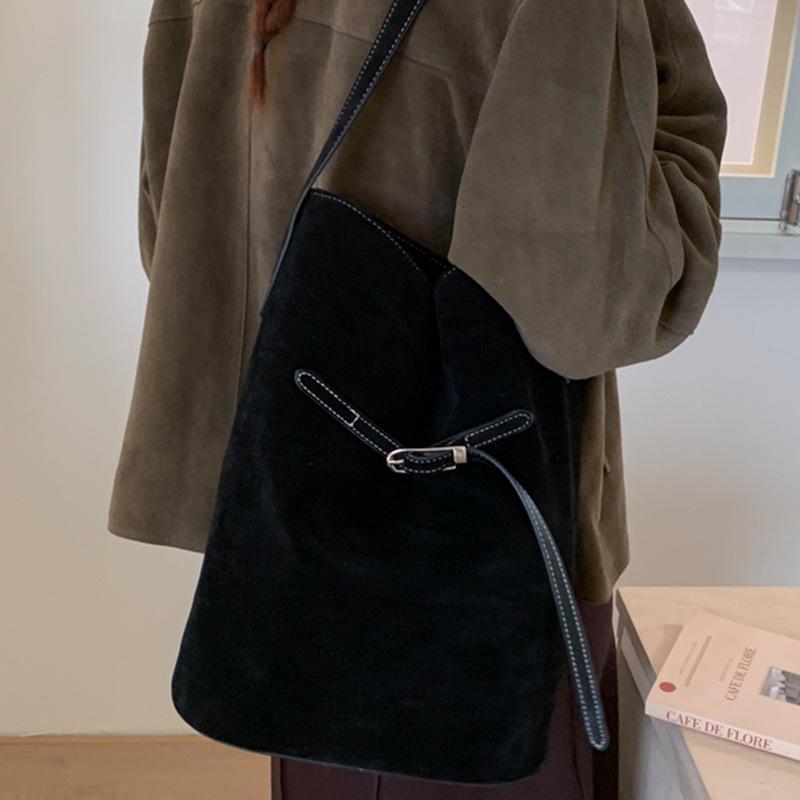 Nischen-Retro-Freizeit-Einfache Tasche Damen Herbst Neu Große Kapazität Hochwertig Modisch Tragbare Eimer-Tasche
