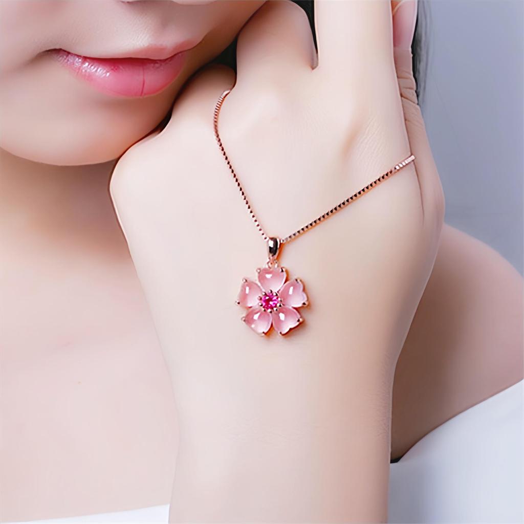 Herzförmiger Rosenquarz-Anhänger mit Pfirsichblüten und rosa Diamanten