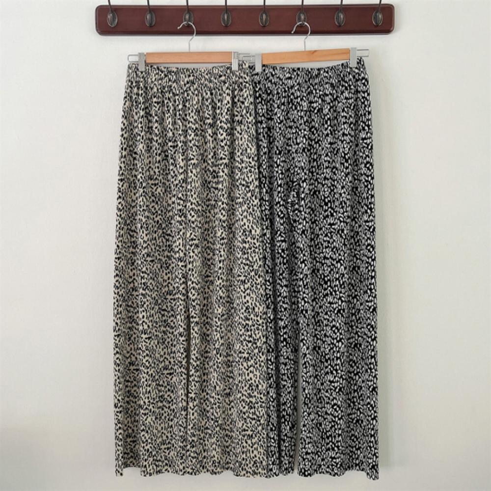 New Arrivals Open Run Women Leopard Pattern Oversized Wide Pleats Pants