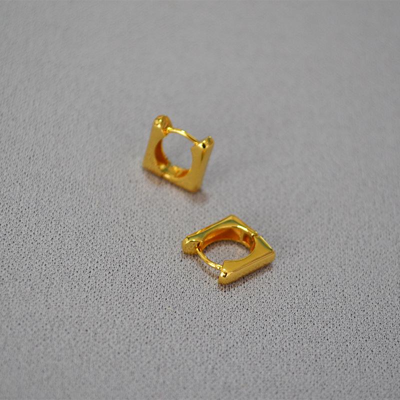 

Trendy Japanese & Korean Gold-Plated Brass Square Ear Cuffs for Women золотой