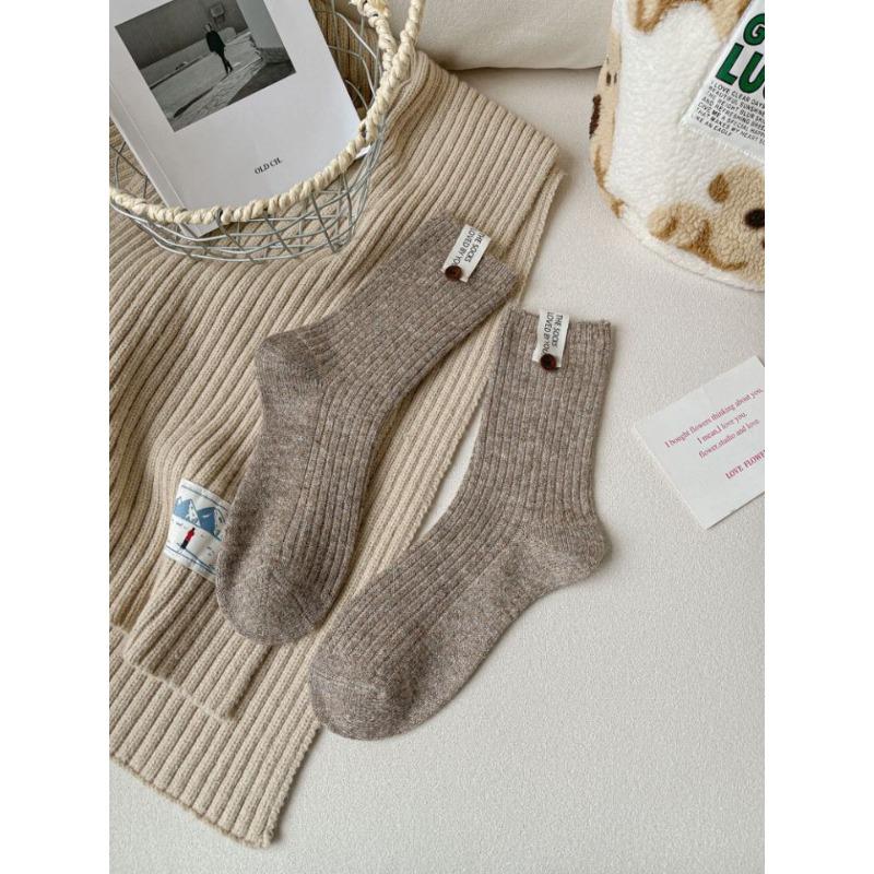 

Женские осенне-зимние теплые однотонные универсальные тканевые шерстяные гольфы в вертикальную полоску с логотипом-пуговицей 1 pair темные хаки