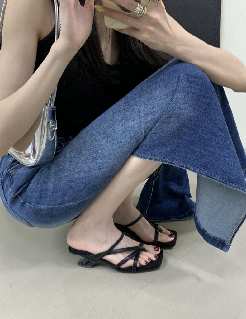 One-word with thick-heeled sandals female 2025 summer new French fairy wind open-toed mid-heeled shoes with skirt Roman shoes