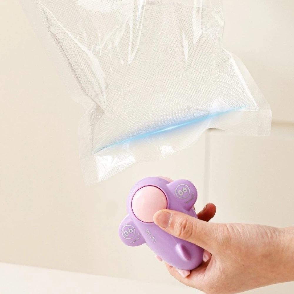 Plastic Magnetic Fridge Sticker Aircraft Shape Food Preservation Sealing Clip Picnic