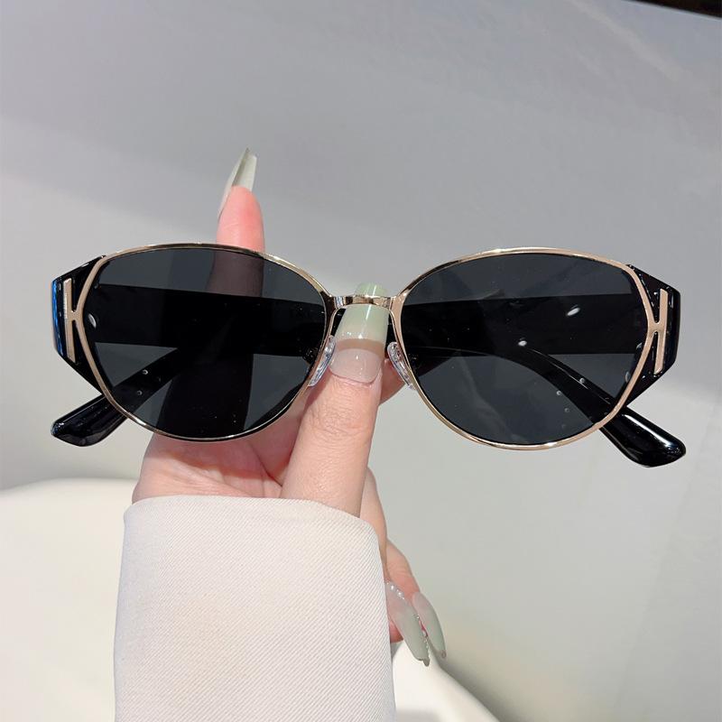 Sexy Vintage Cat Eye Sunglasses Women Men Punk Big Frame Luxury Designer Metal Eyewear Sun Glasses