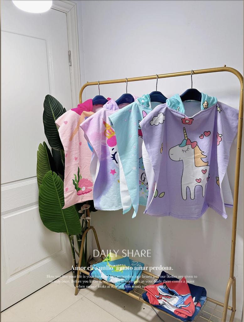 Children's Hooded Bath Towel: Antibacterial, Quick-Drying, Wearable Cloak for Bath or Beach.