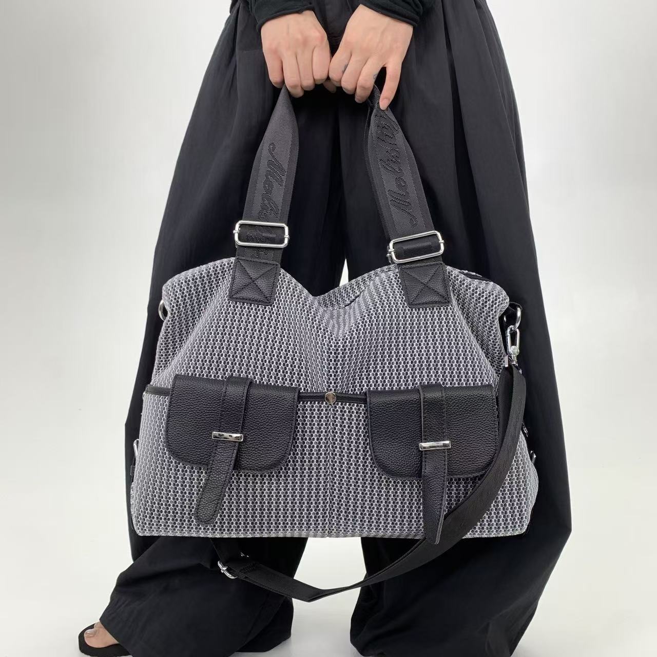 

Women S Personalized Splicing Shoulder Bag Large Capacity Multi-Pocket Street Messenger Bag сірий колір