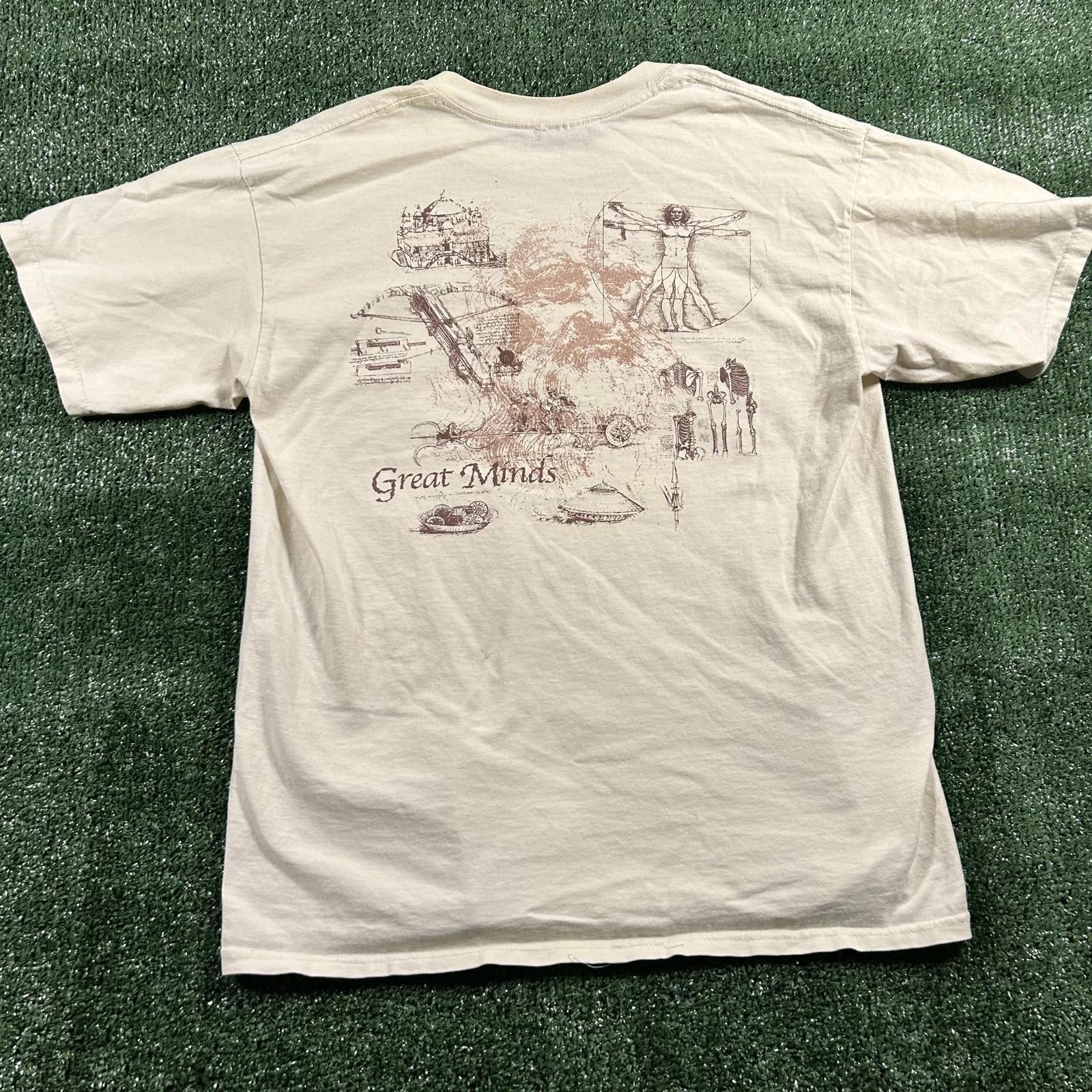 Vintage Graphic T-Shirt with Great Minds Print. Size m M