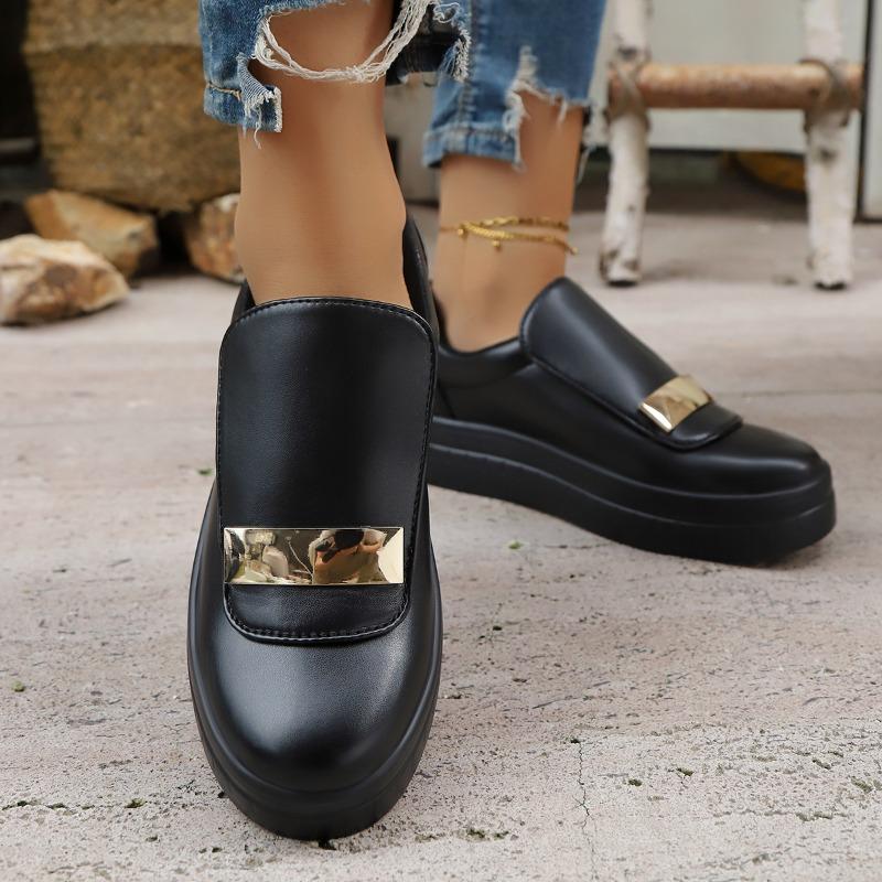 

2026 New Slip on Thick Bottom White Sneakers Women Metal Decor Platform Sneakers Woman Comfort Pu Leather Sport Shoes Plus Size 36