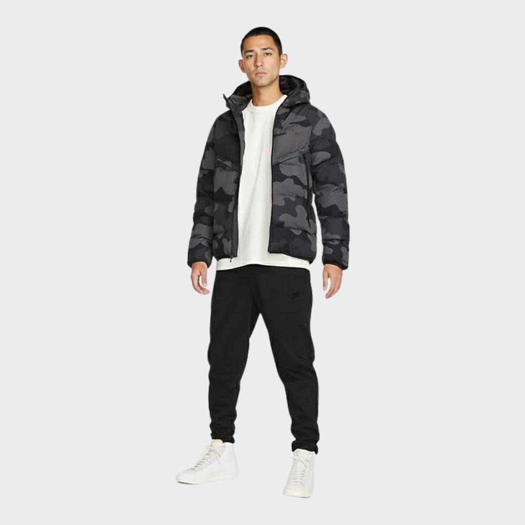 Nike M Nk Tf Wr Pl-Fld Jakke Camo Sport Fritid Hette Varm Kamuflasje Bomullsjakke Herrejakker Svart DQ4936-254