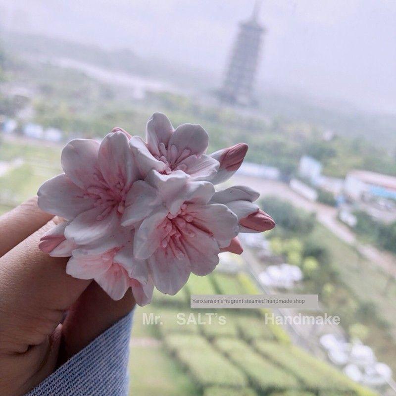 Four-Petal Cherry Blossom Car Aromatherapy Vent Clip Plaster Fragrant Stone Dream Car Ornament Air Outlet Decoration Female Driver