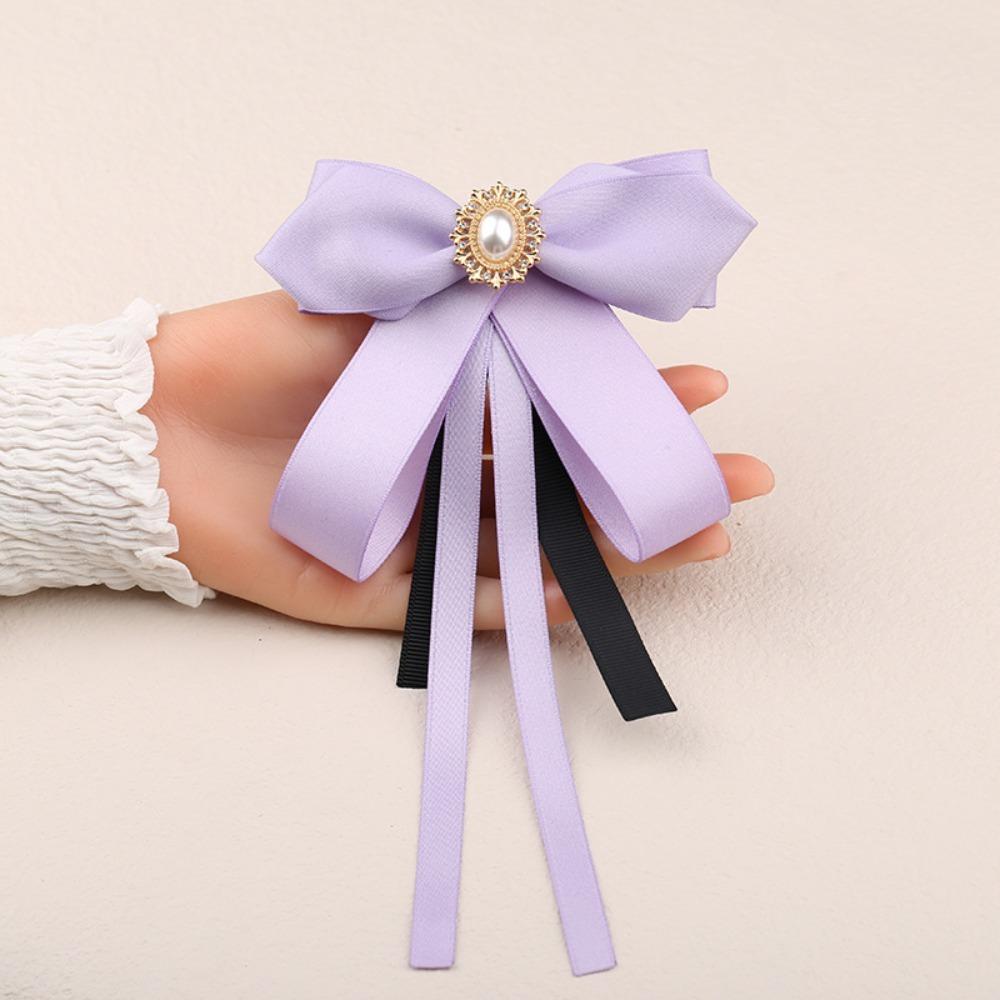 

College Style Ribbon Bow Tie Brooch Solid Color Crystal Shirt Collar Pins Rhinestone Pearl Lapel Pin Female фиолетовый