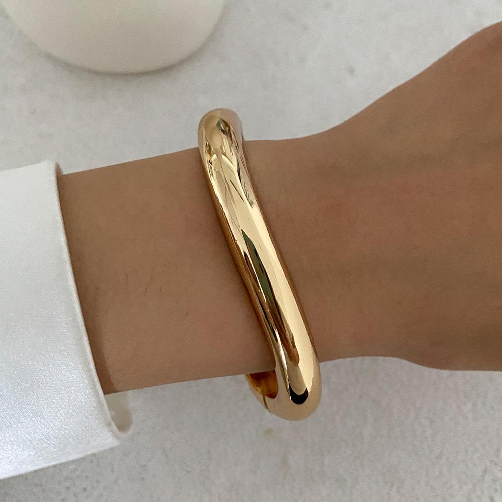 Salircon Klobige Punk Überzogene Dicke Harz Acryl Armreifen für Frauen Männer Geometrische Unregelmäßige Metall Armreif Armbänder Schmuck