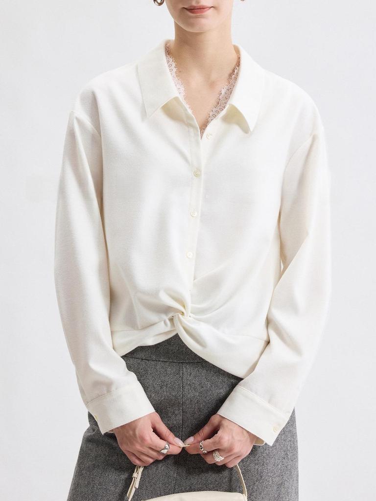 Chemise Lâche Irrégulière Torsadée Patchwork de Dentelle Confortable Respectueuse de la Peau Printemps 2026
