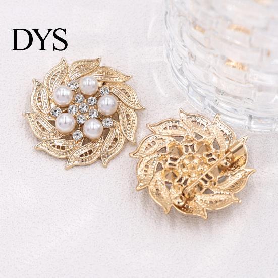 Retro Floral Clothing Accessories Rhinstone Flower Brooch for Women Golden Plated Alloy Vintage Lapel Pin Jewelry Wedding Party Prom Bag Embellishment