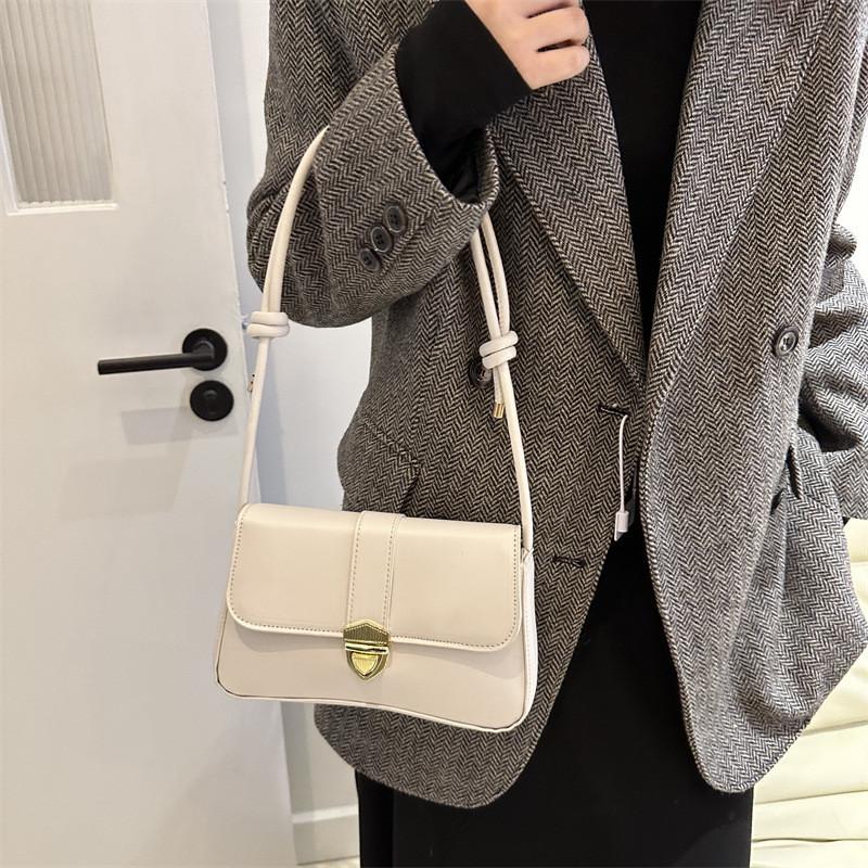 Fashion Womens Bag 2023 Winter New Stylish Solid Color Shoulder Bag**